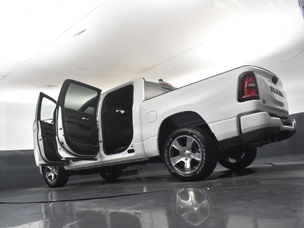 2027 RAM Ram 1500 RAM 1500 EXPRESS CREW CAB 4X2 5'7' BOX