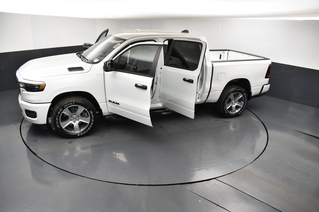 2027 RAM Ram 1500 RAM 1500 EXPRESS CREW CAB 4X2 5'7' BOX