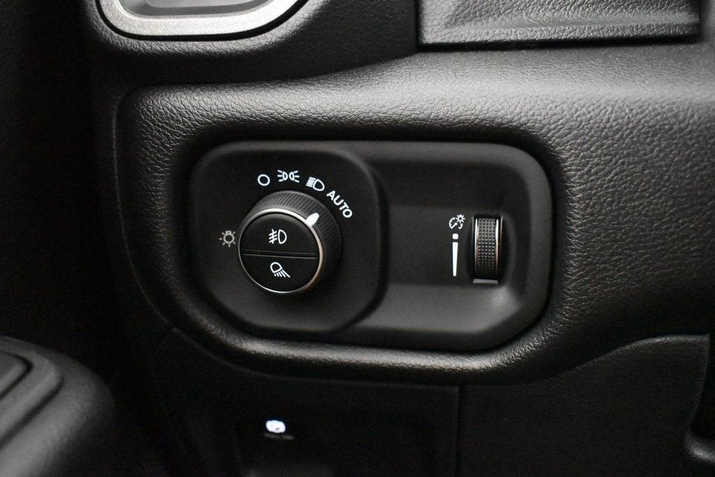 2027 RAM Ram 1500 RAM 1500 EXPRESS CREW CAB 4X2 5'7' BOX