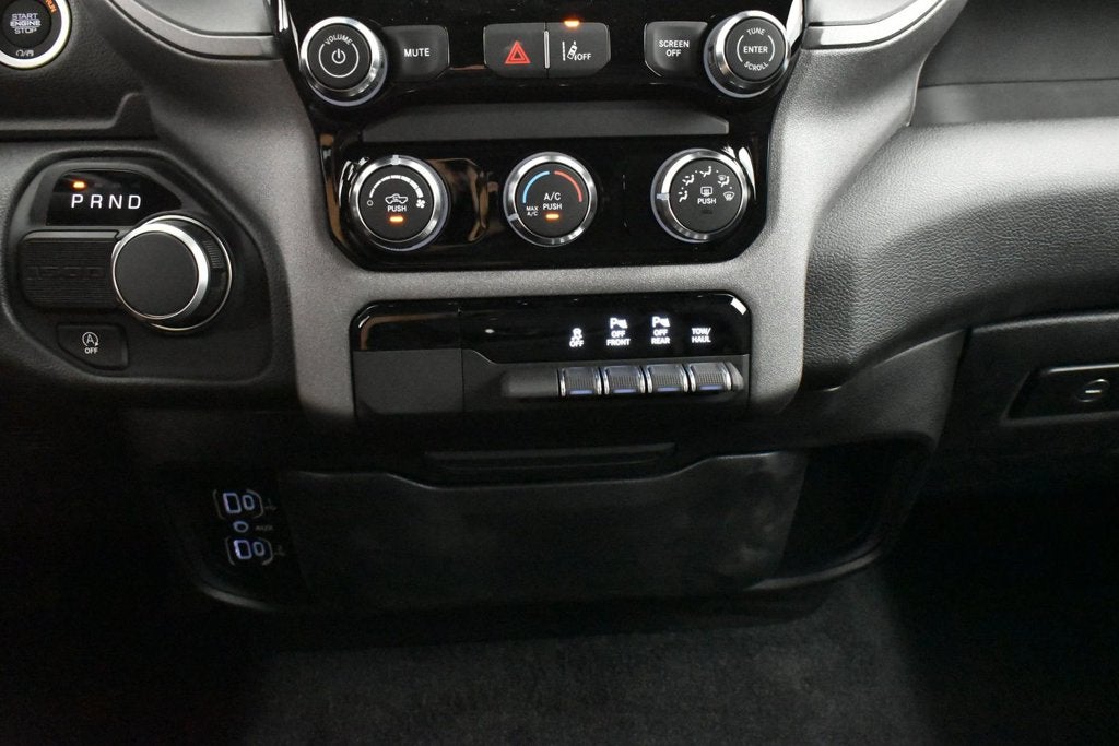 2027 RAM Ram 1500 RAM 1500 EXPRESS CREW CAB 4X2 5'7' BOX