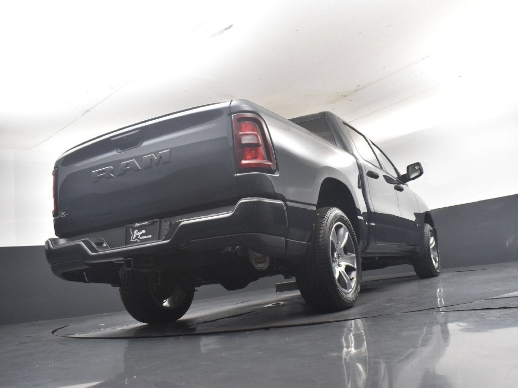 2027 RAM Ram 1500 RAM 1500 EXPRESS CREW CAB 4X2 5'7' BOX