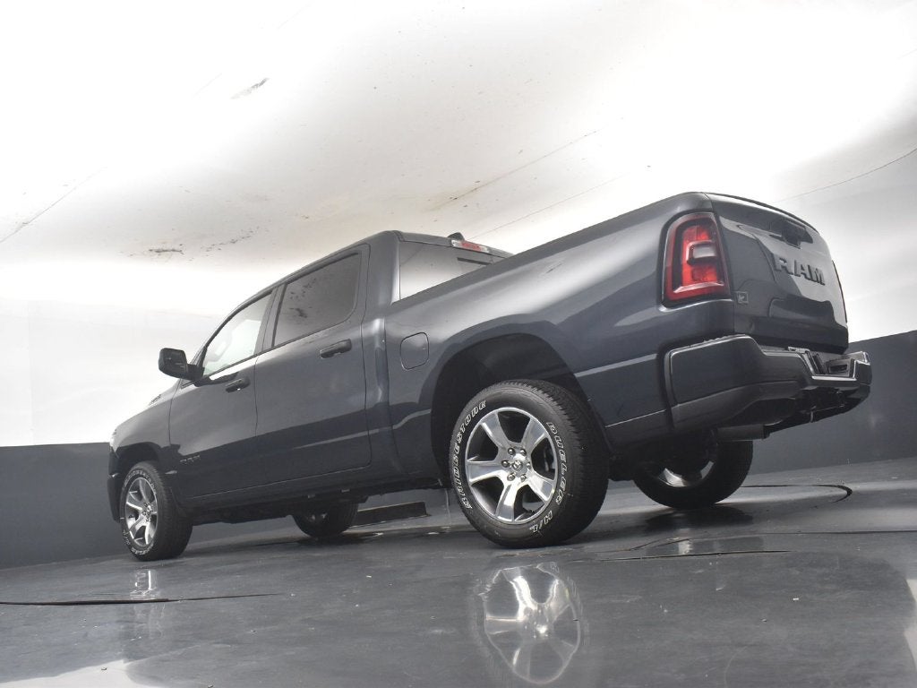 2027 RAM Ram 1500 RAM 1500 EXPRESS CREW CAB 4X2 5'7' BOX