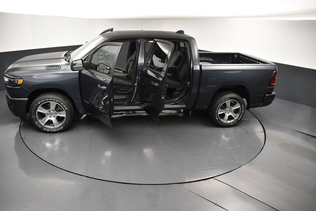 2027 RAM Ram 1500 RAM 1500 EXPRESS CREW CAB 4X2 5'7' BOX