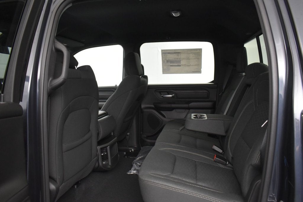 2027 RAM Ram 1500 RAM 1500 EXPRESS CREW CAB 4X2 5'7' BOX
