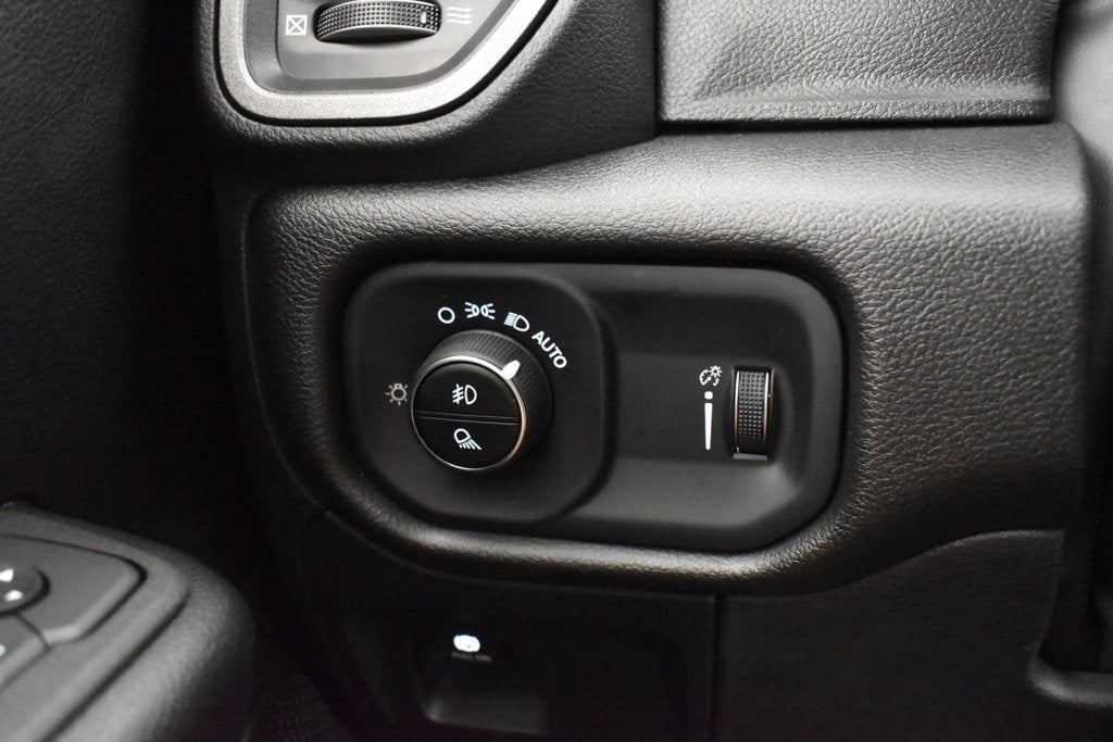 2027 RAM Ram 1500 RAM 1500 EXPRESS CREW CAB 4X2 5'7' BOX