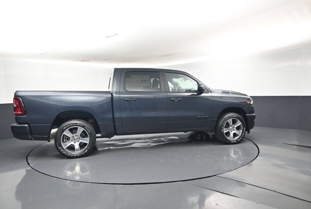 2027 RAM Ram 1500 RAM 1500 EXPRESS CREW CAB 4X2 5'7' BOX