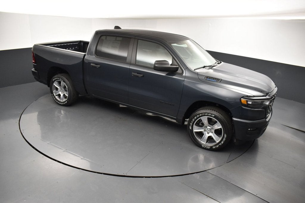 2027 RAM Ram 1500 RAM 1500 EXPRESS CREW CAB 4X2 5'7' BOX