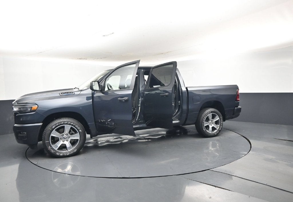 2027 RAM Ram 1500 RAM 1500 EXPRESS CREW CAB 4X2 5'7' BOX