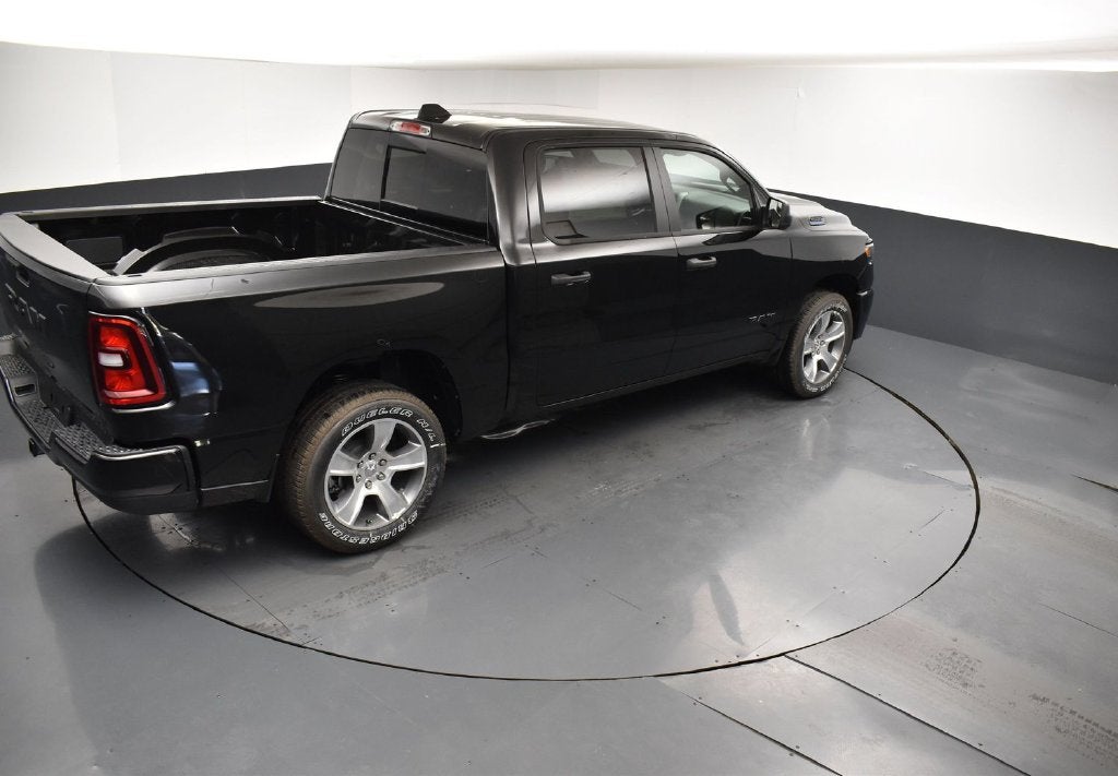 2027 RAM Ram 1500 RAM 1500 EXPRESS CREW CAB 4X2 5'7' BOX