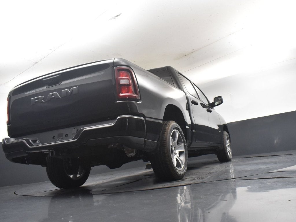 2027 RAM Ram 1500 RAM 1500 EXPRESS CREW CAB 4X2 5'7' BOX