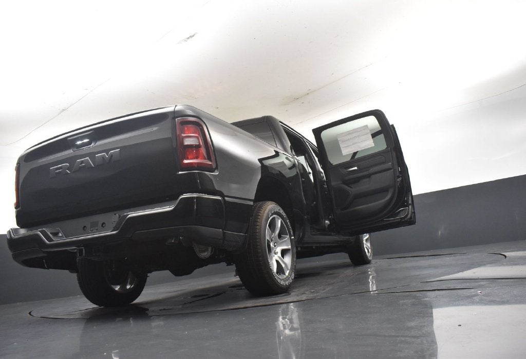 2027 RAM Ram 1500 RAM 1500 EXPRESS CREW CAB 4X2 5'7' BOX