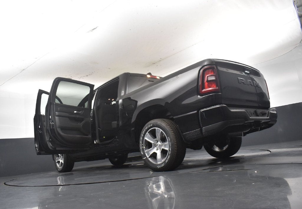 2027 RAM Ram 1500 RAM 1500 EXPRESS CREW CAB 4X2 5'7' BOX