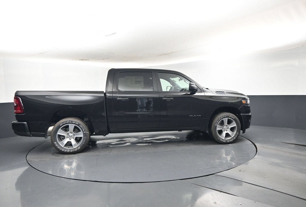 2027 RAM Ram 1500 RAM 1500 EXPRESS CREW CAB 4X2 5'7' BOX