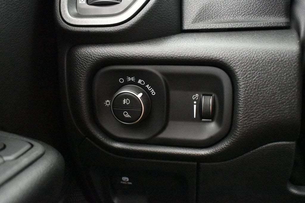 2027 RAM Ram 1500 RAM 1500 EXPRESS CREW CAB 4X2 5'7' BOX