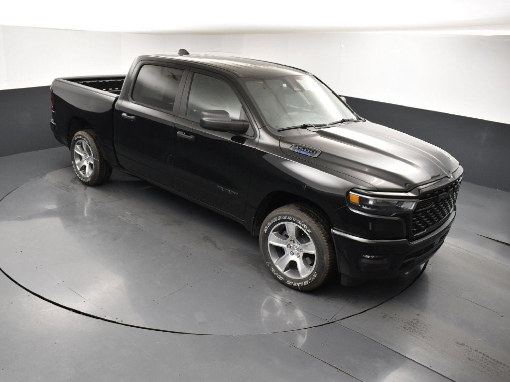 2027 RAM Ram 1500 RAM 1500 EXPRESS CREW CAB 4X2 5'7' BOX