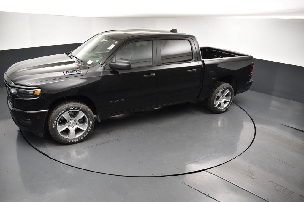 2027 RAM Ram 1500 RAM 1500 EXPRESS CREW CAB 4X2 5'7' BOX