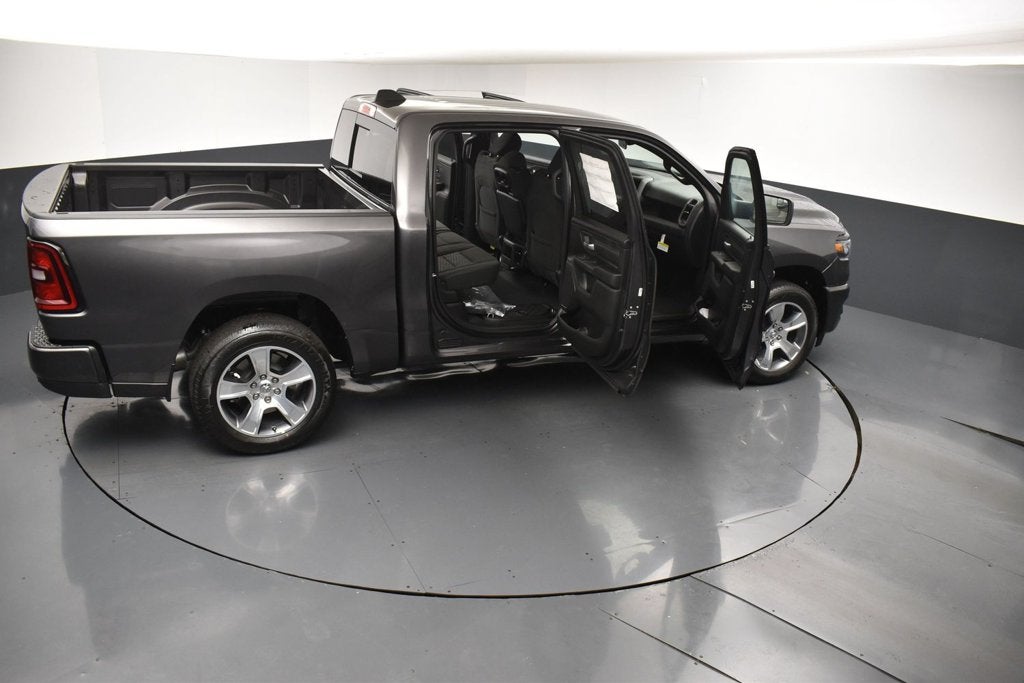 2027 RAM Ram 1500 RAM 1500 EXPRESS CREW CAB 4X2 5'7' BOX