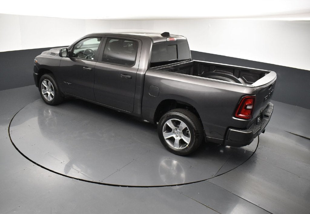 2027 RAM Ram 1500 RAM 1500 EXPRESS CREW CAB 4X2 5'7' BOX