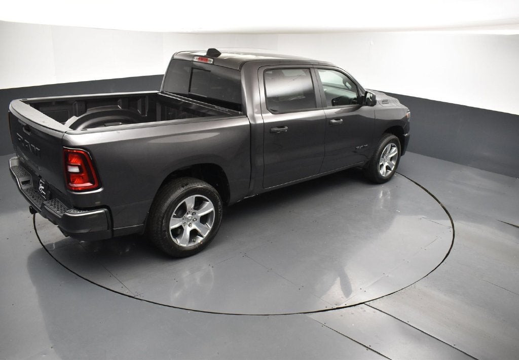 2027 RAM Ram 1500 RAM 1500 EXPRESS CREW CAB 4X2 5'7' BOX