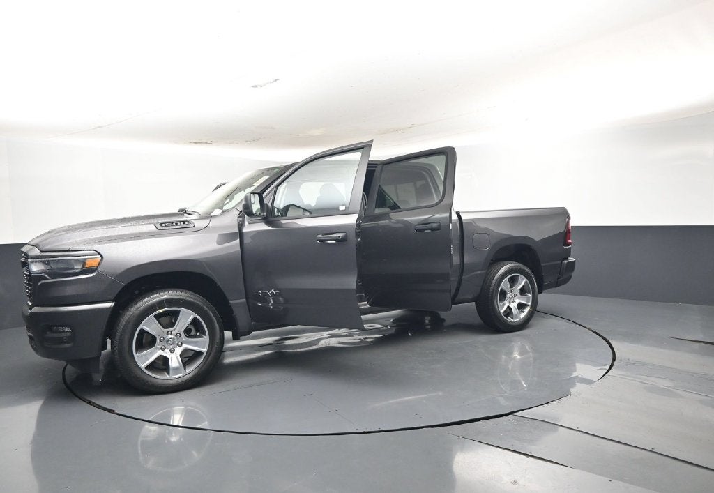 2027 RAM Ram 1500 RAM 1500 EXPRESS CREW CAB 4X2 5'7' BOX
