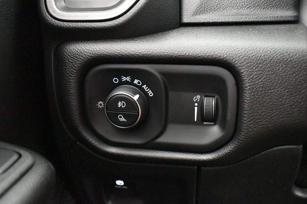 2027 RAM Ram 1500 RAM 1500 WARLOCK CREW CAB 4X4 5'7' BOX