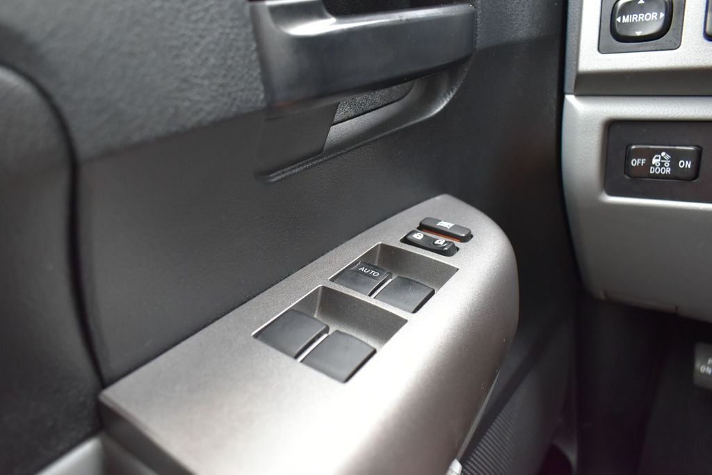 2013 Toyota Tundra Grade 5.7L V8