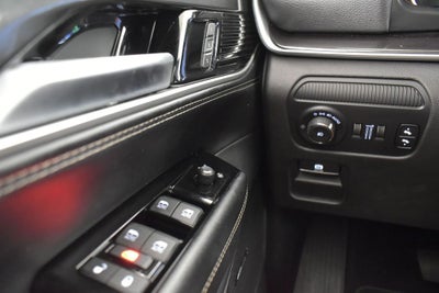 2023 Jeep Wagoneer Base