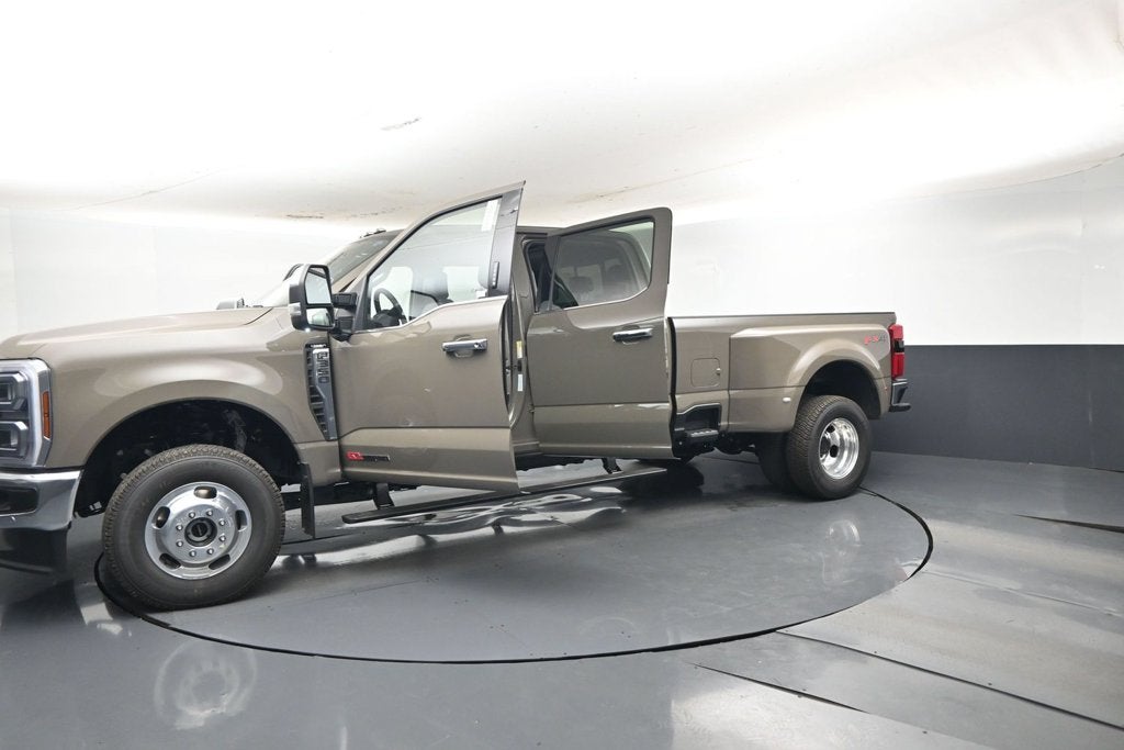 2027 Ford F-350SD Lariat DRW 628A