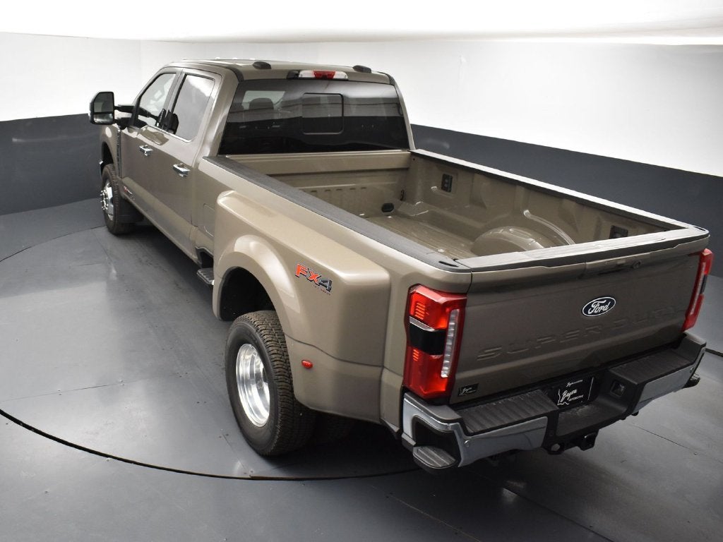 2027 Ford F-350SD Lariat DRW 628A