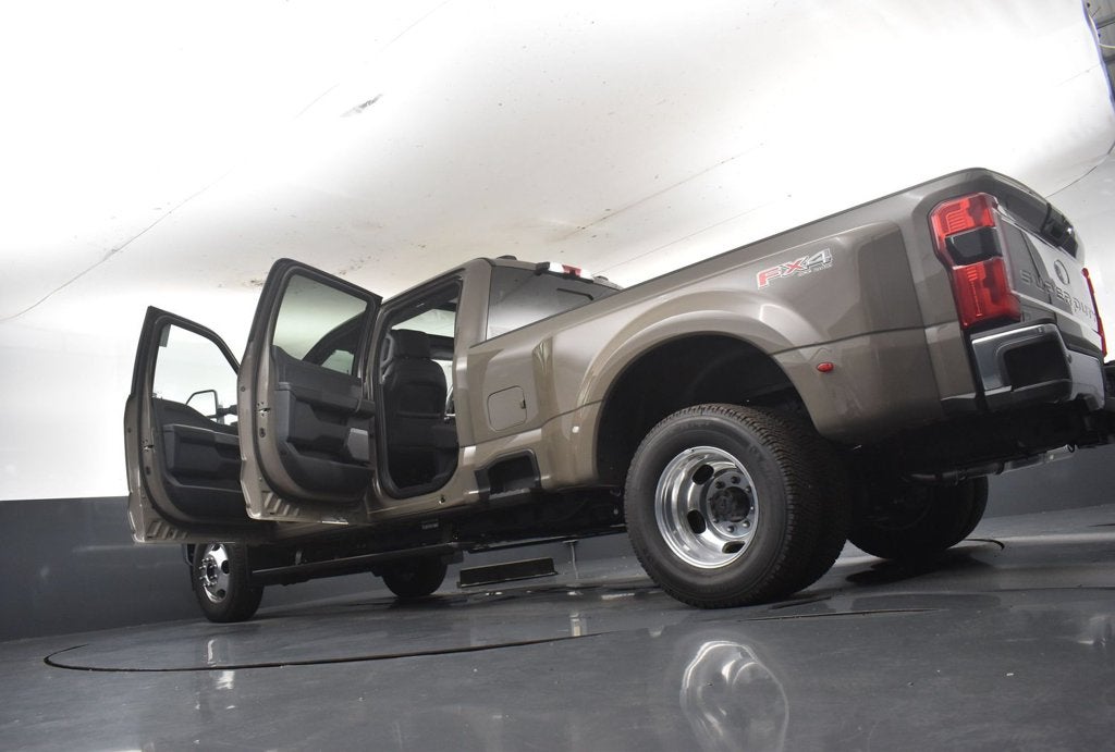 2027 Ford F-350SD Lariat DRW 628A