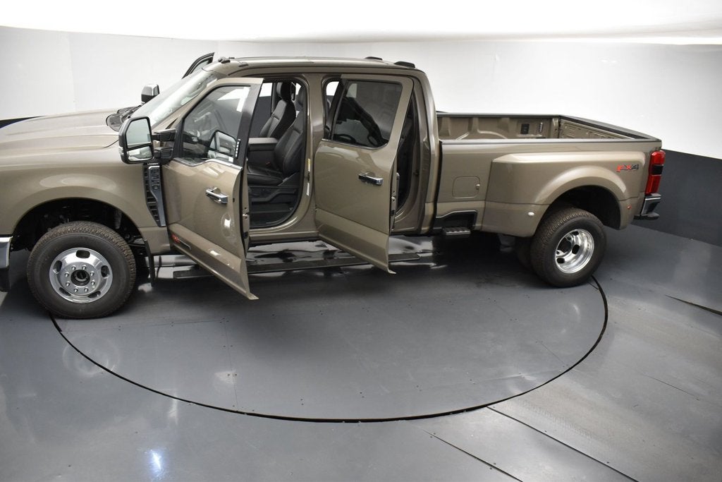 2027 Ford F-350SD Lariat DRW 628A