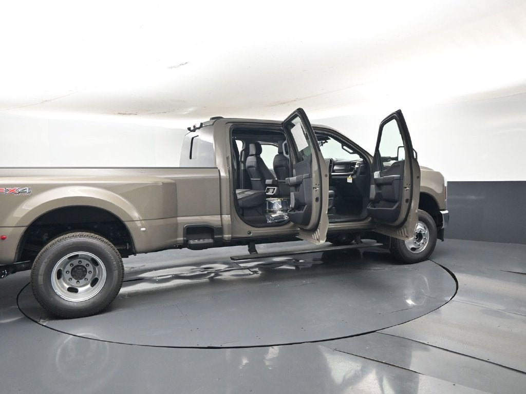 2027 Ford F-350SD Lariat DRW 628A