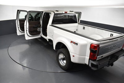 2027 Ford F-350SD King Ranch DRW