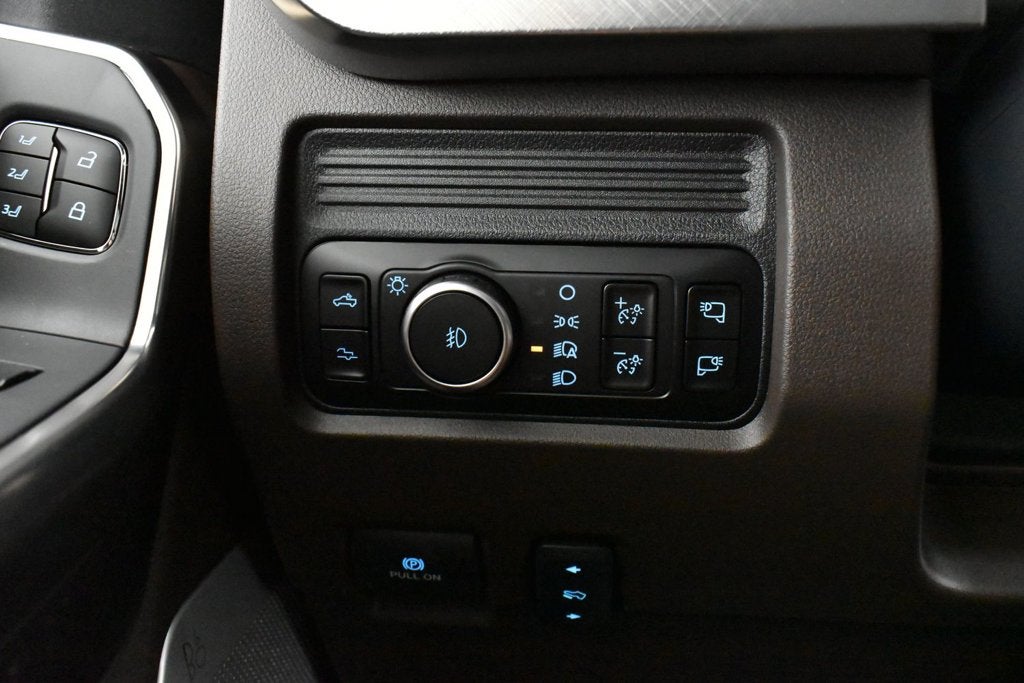 2027 Ford F-350SD King Ranch DRW
