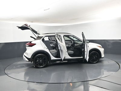 2021 Nissan Kicks SR