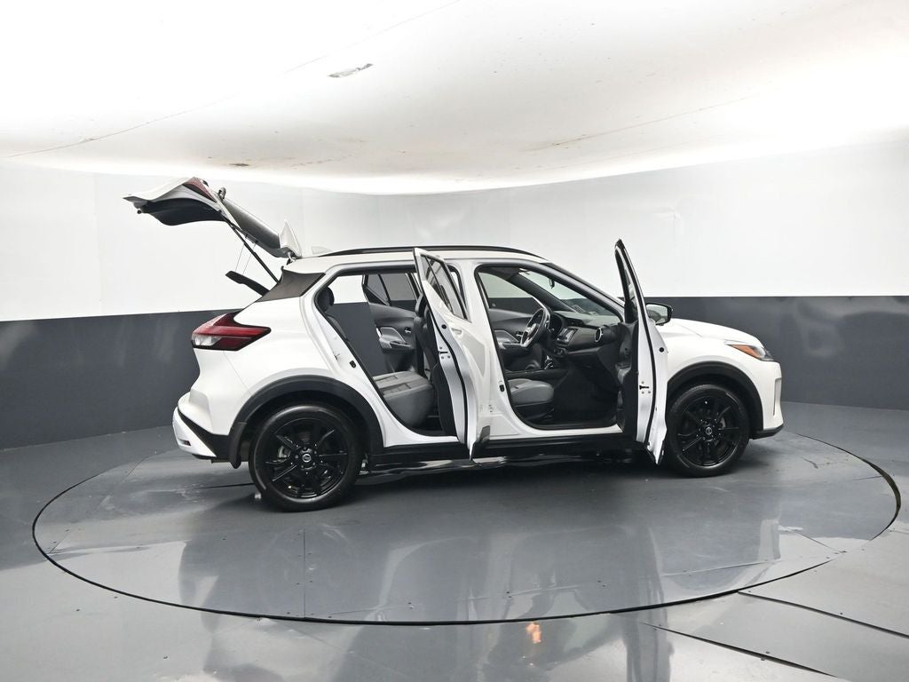 2021 Nissan Kicks SR