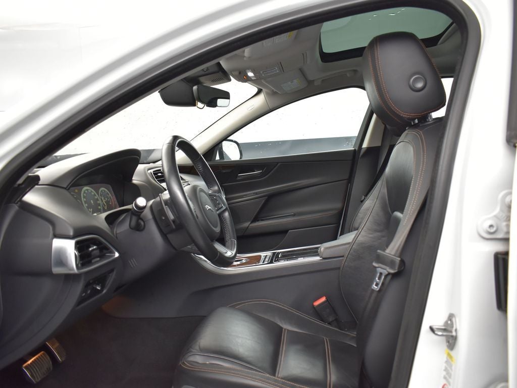 2019 Jaguar XE 25t Prestige