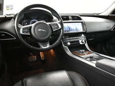 2019 Jaguar XE 25t Prestige